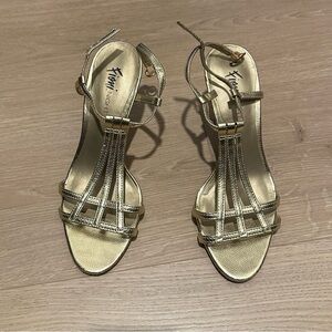 Fioni Night Golden Strappy Snadal Heels. NWOT. Excellent condition
